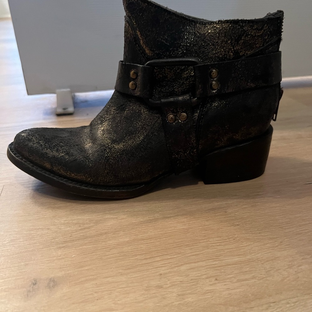 NEW Freebird Phlow Gold Black Harness Ankle Boots - Picture 2 of 3